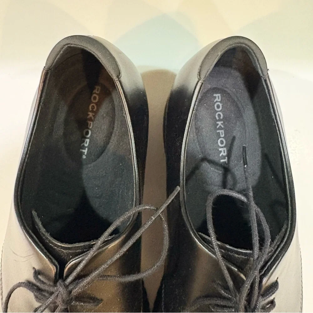 Rockport sleek black