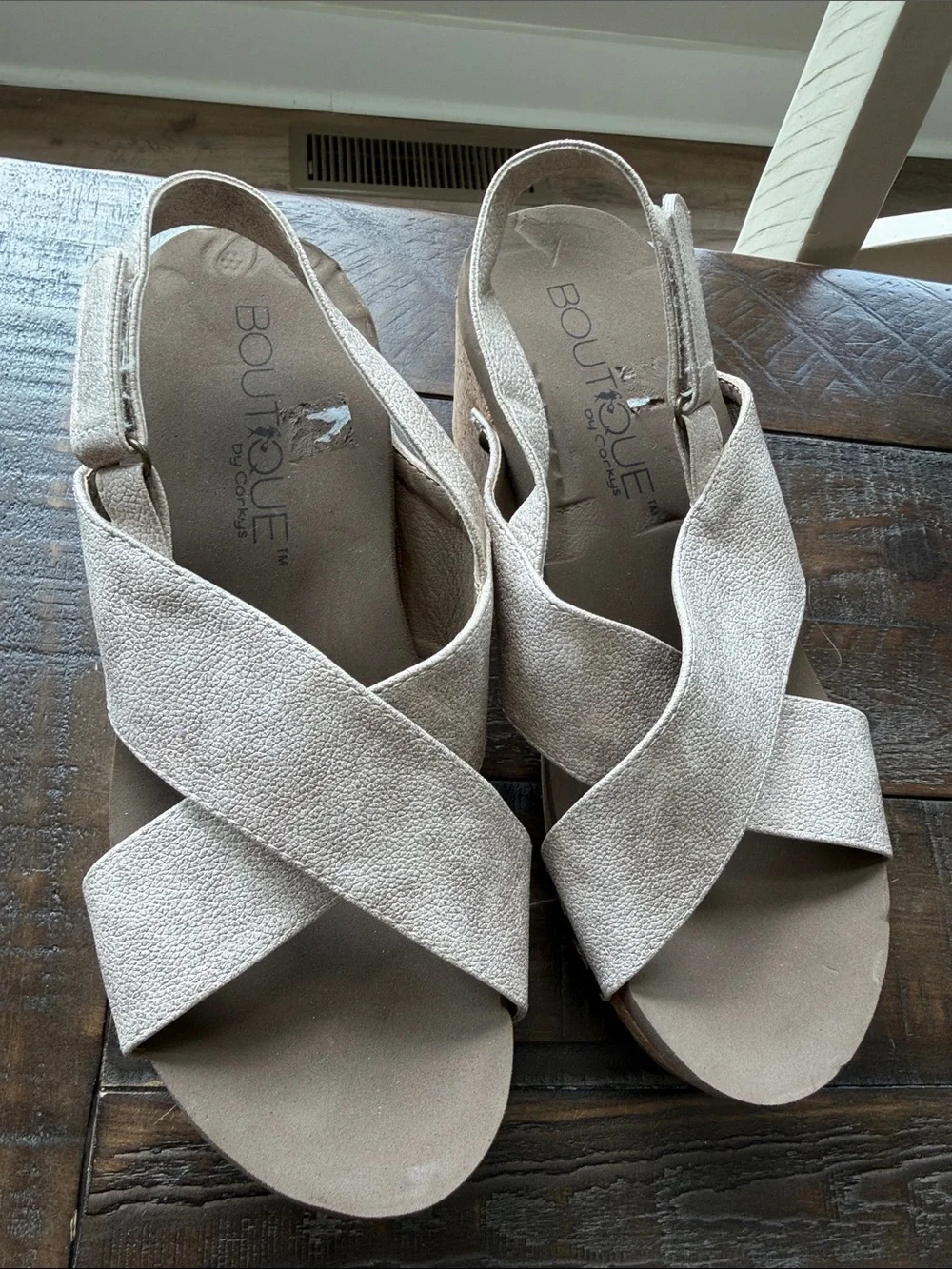 Boutique Corkys comfortable taupe