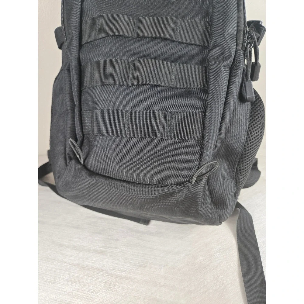 D-5 Column zipper focused
