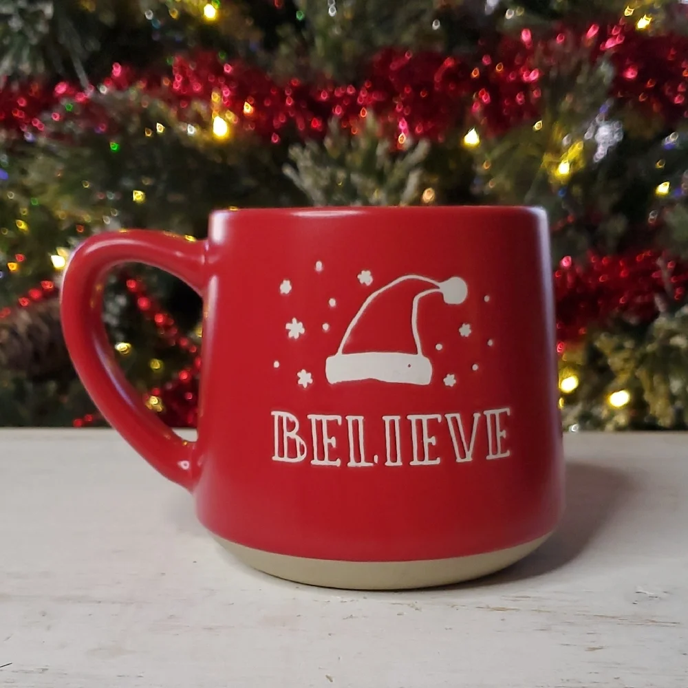Winter Wonder red mug