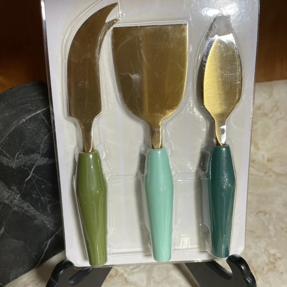 NIP‎ 3 piece Cheese Knife Set Green Colored Handles