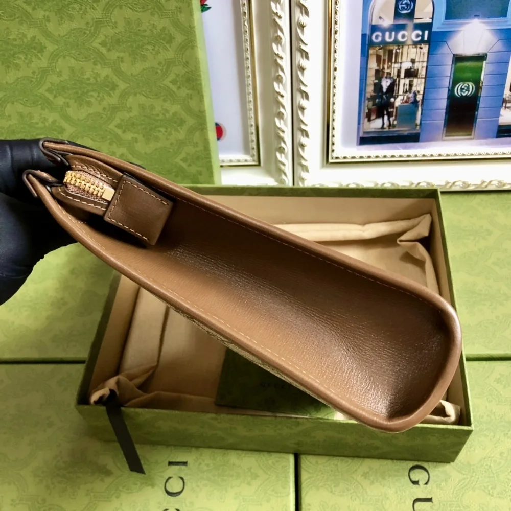 Gucci Aria GG Supreme Medium Pouch