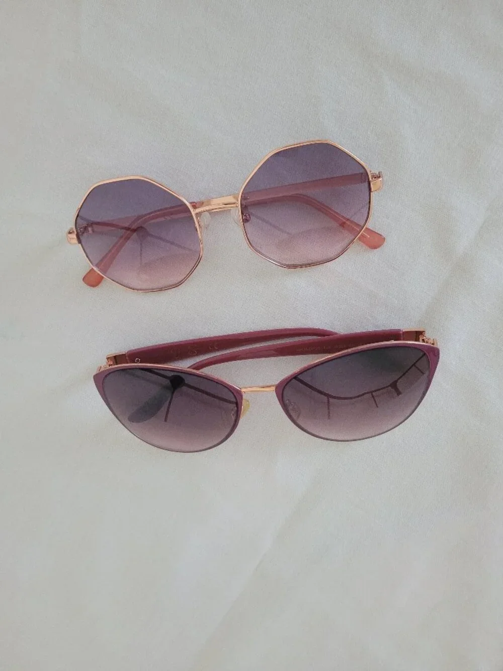 Guess sunglasses pair