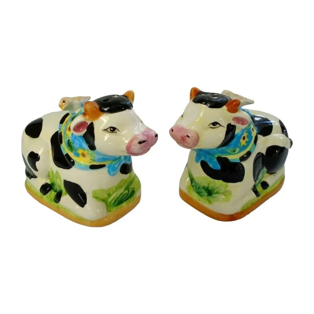 Cows Bulls Laying Down with Sunflower Bandannas & Birds Salt & Pepper‎ Shakers
