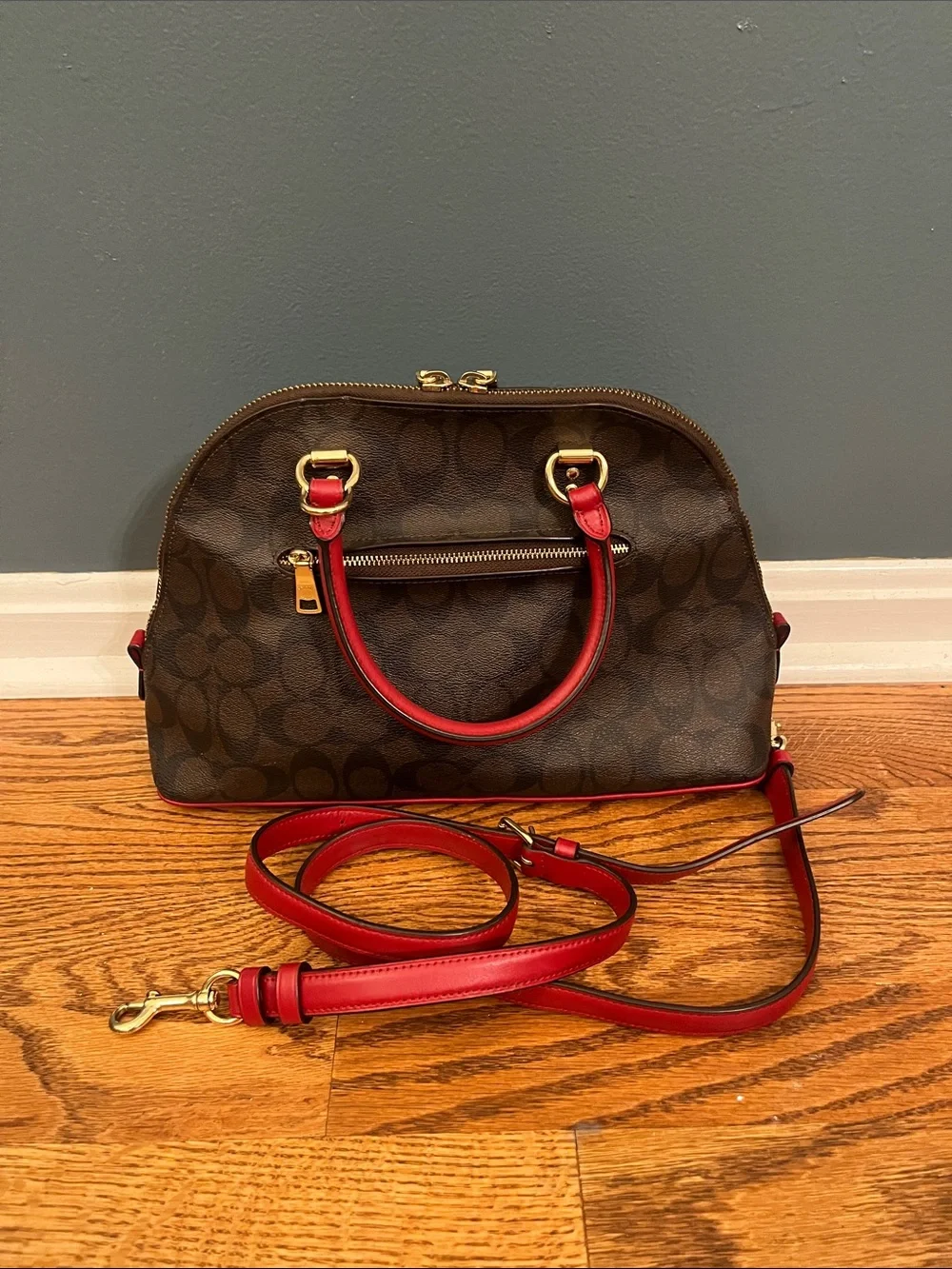 Coach guc detachable