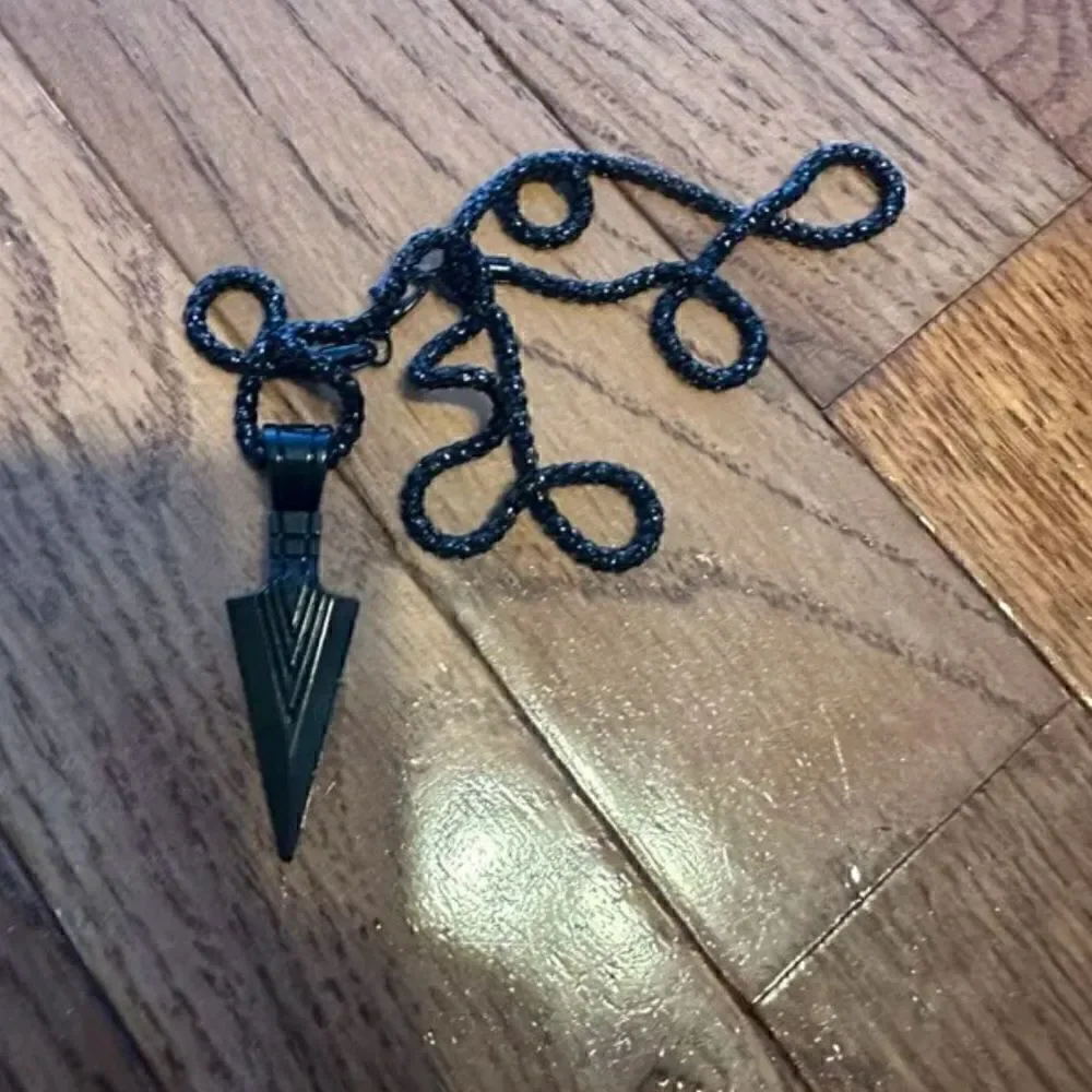 N/A arrow charm