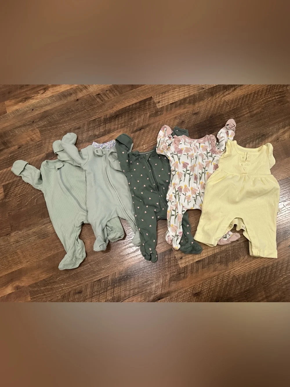 Lot of 5 Newborn Sleepers and Outfit - Carter’s and Cloud Island