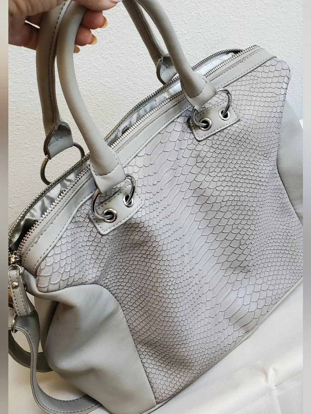 Women's Gray Textured Satchel Handbag - Elegant Everyday Tote