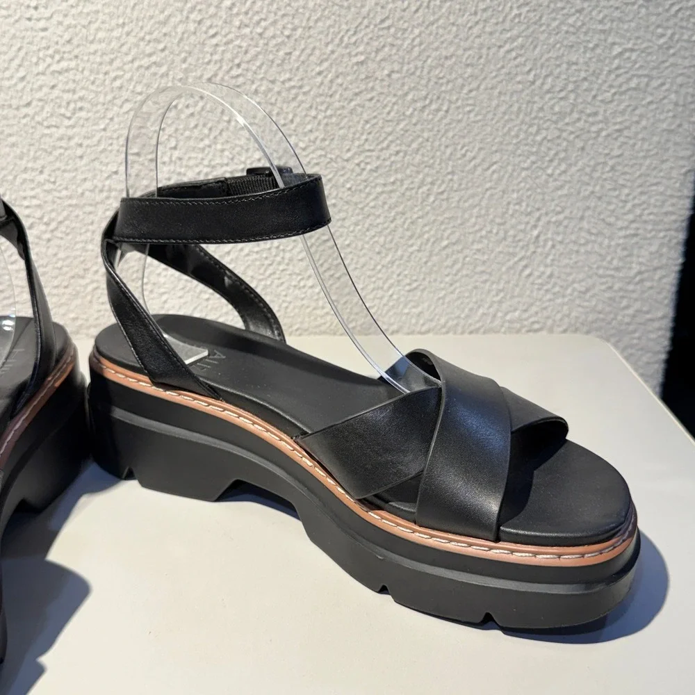 Naturalizer brand model