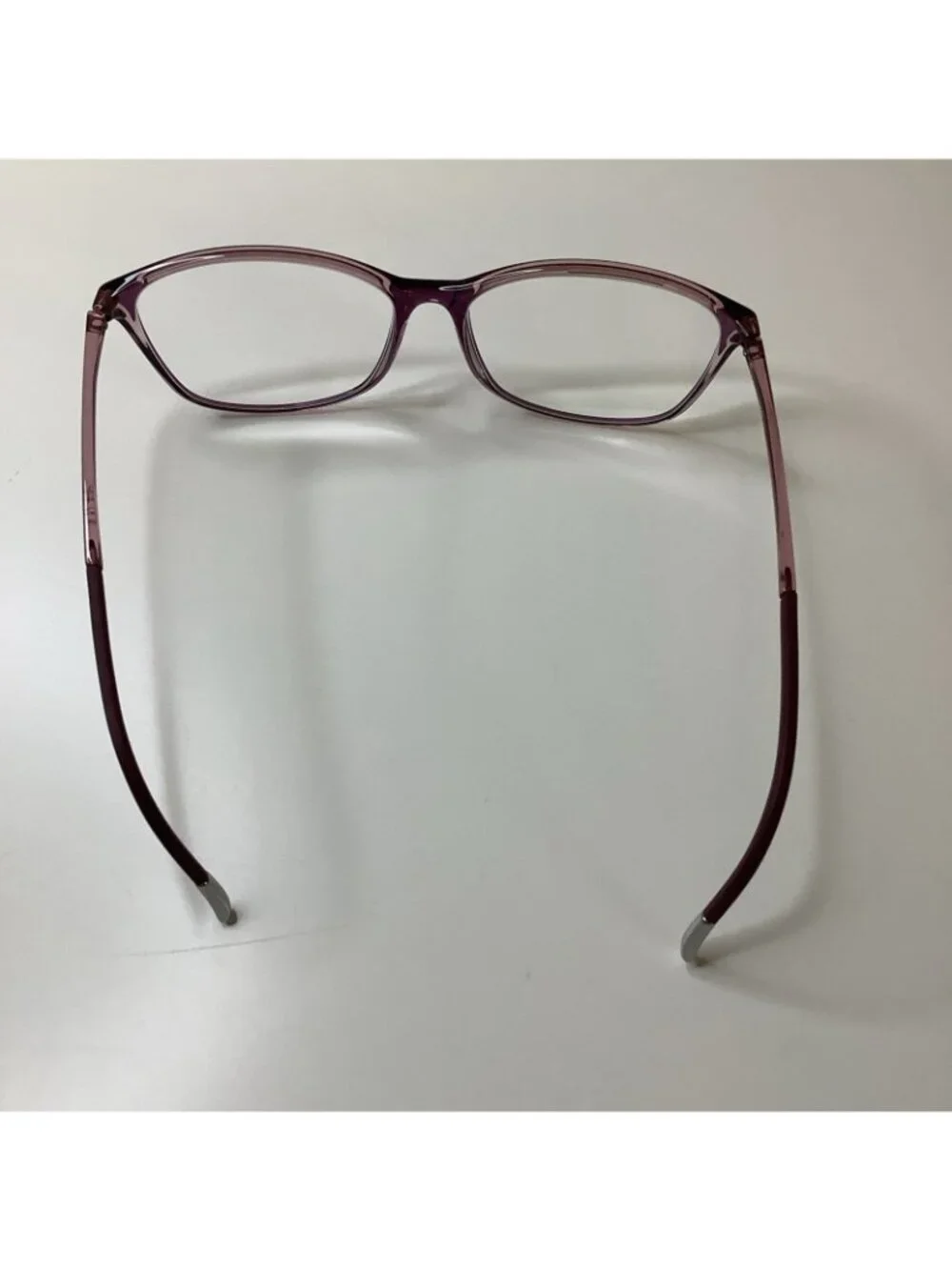 Silhouette illusion eyeglass