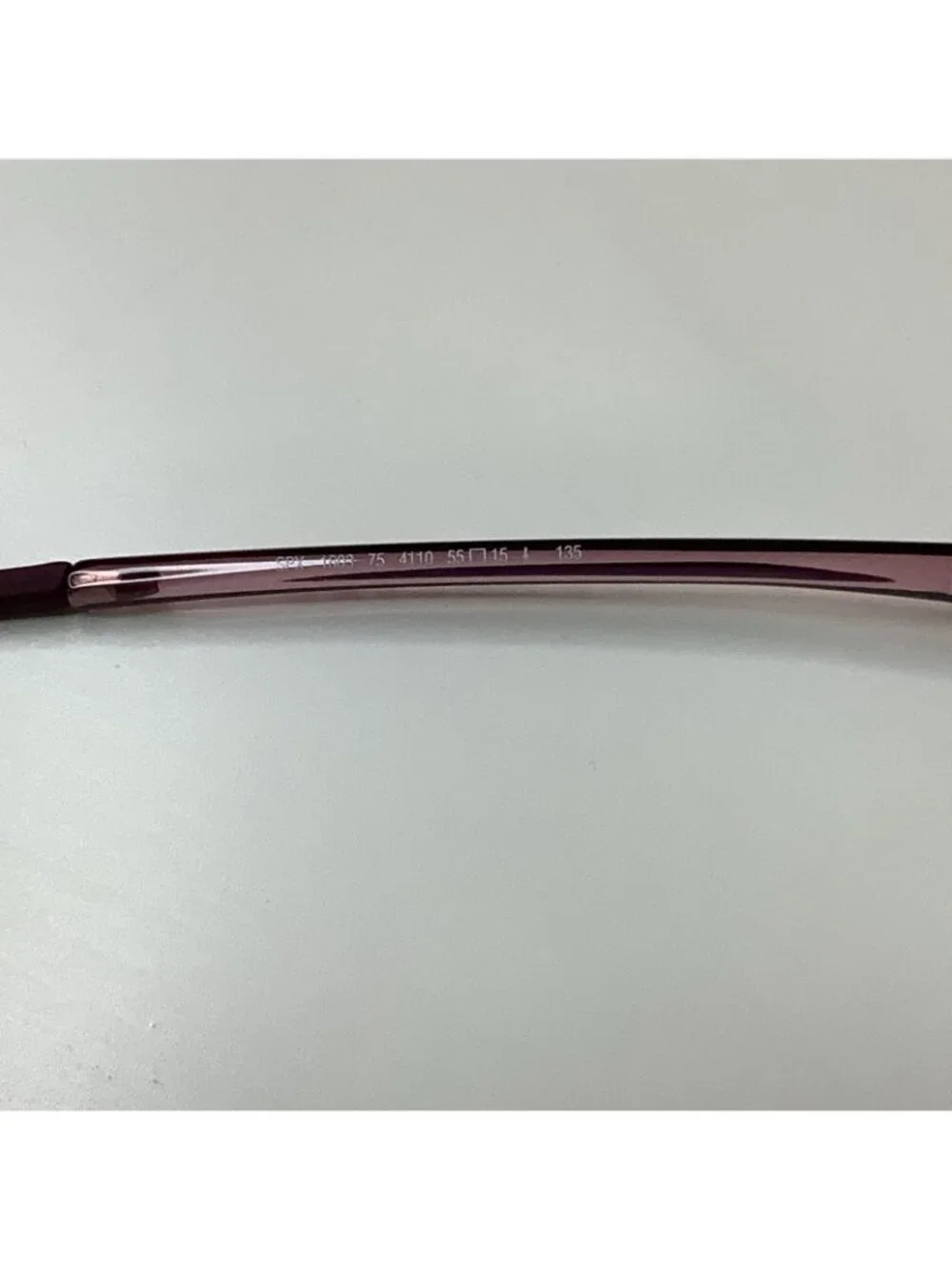 Silhouette illusion eyeglass