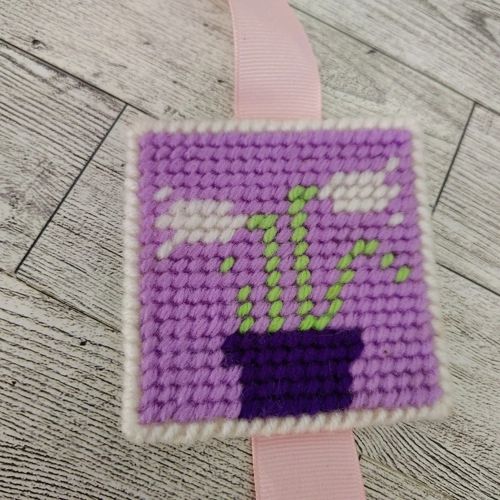 Handmade Easter Wall Hanging Spring Decor‎ Plastic Canvas Retro Cottagecore