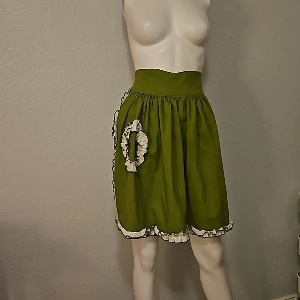 Vintage HANDMADE 1950s Green Ruffle Tie Back Apron