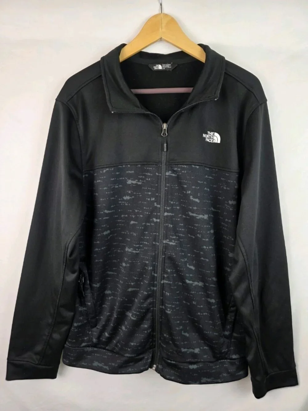 The North Face Mens Jacket Size Large Black Fleece Full Zip Jacket Long Sleeve