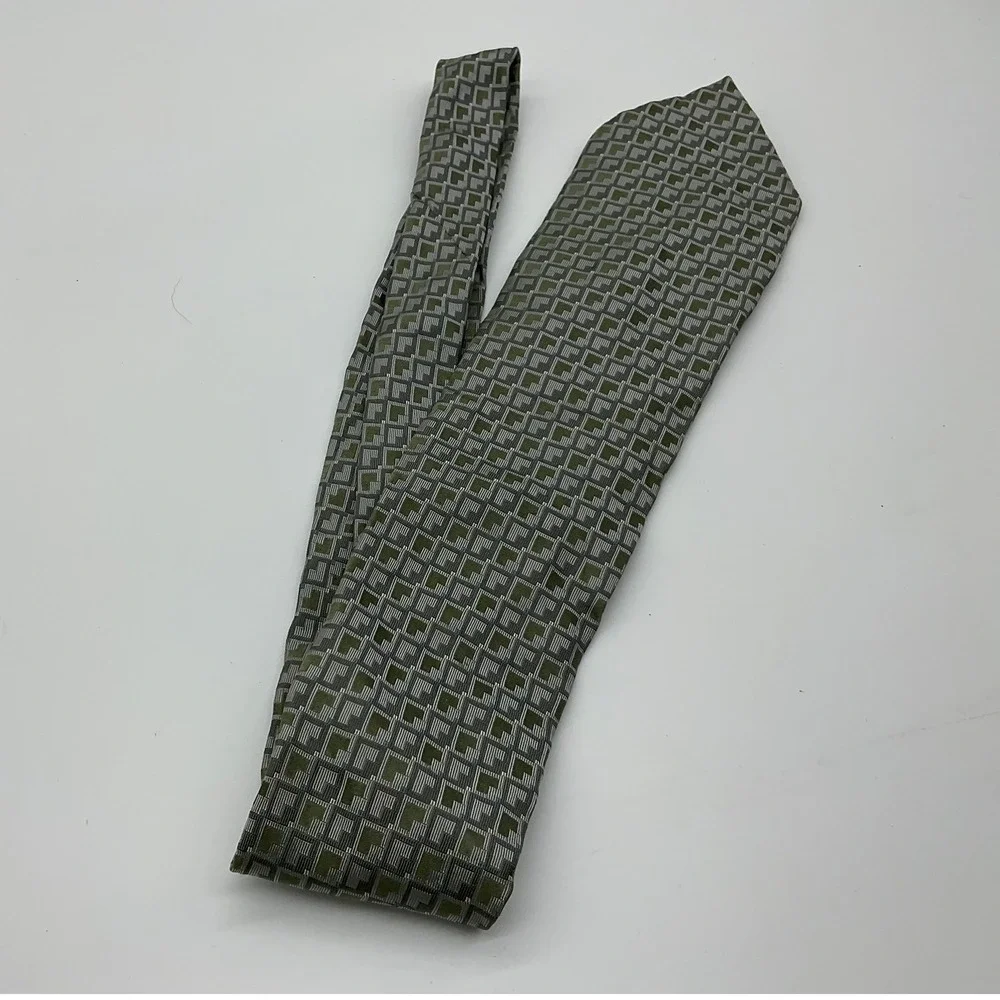 Stafford necktie features