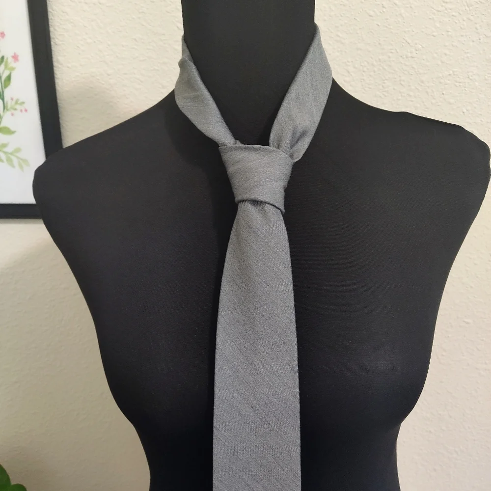 NWT Express Men's Silk Viscose Gray Necktie 58% Silk 42% Viscose