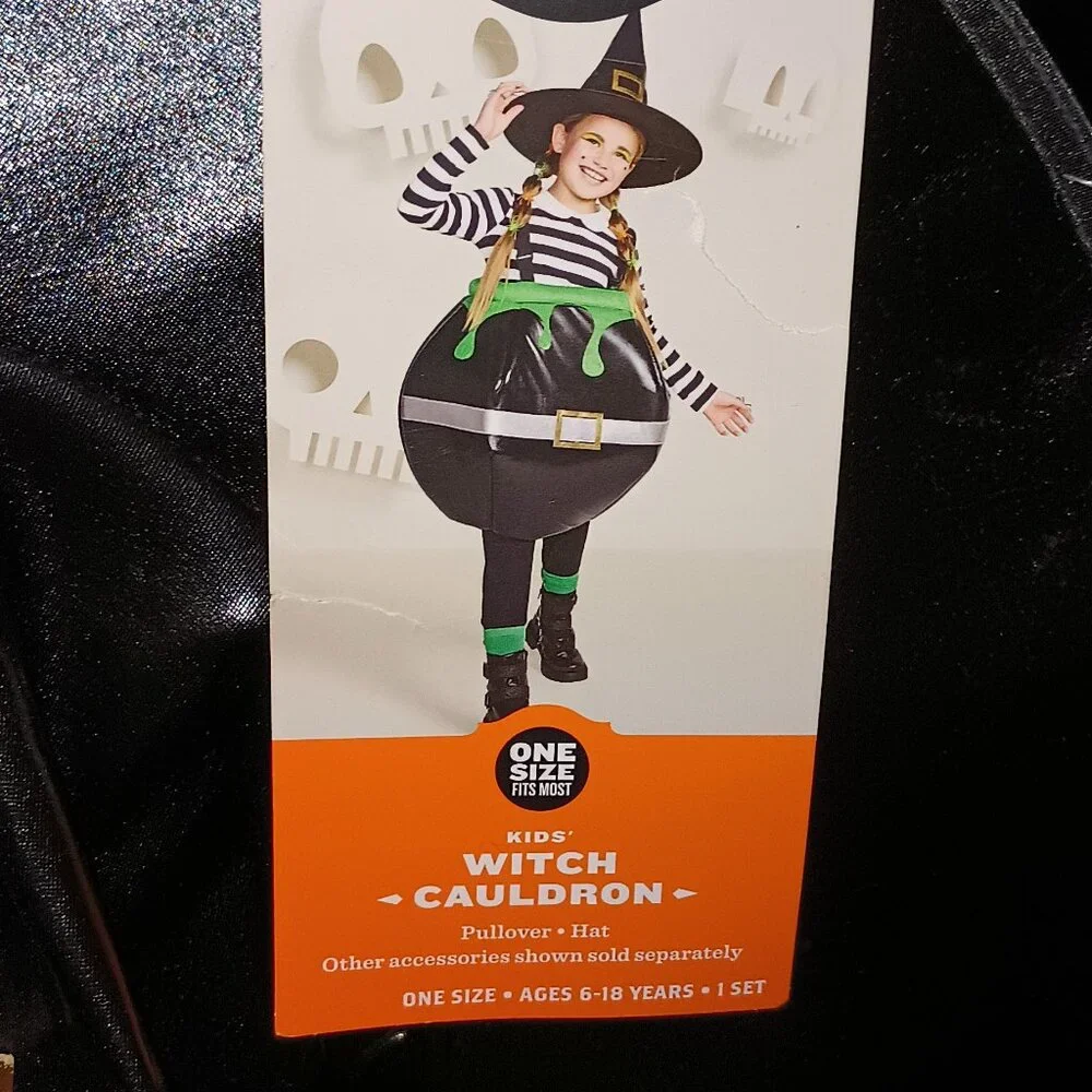 Hyde & EEK! cauldron style includes