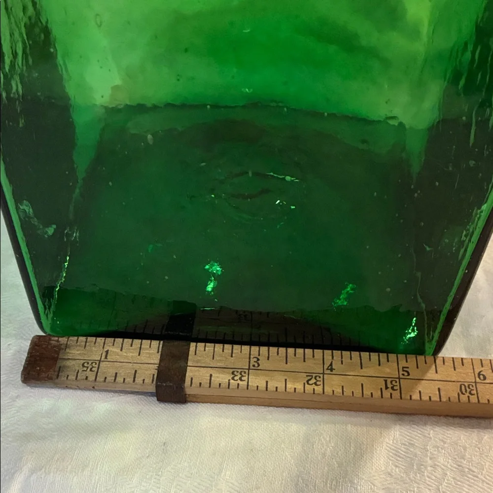 N/A green glass