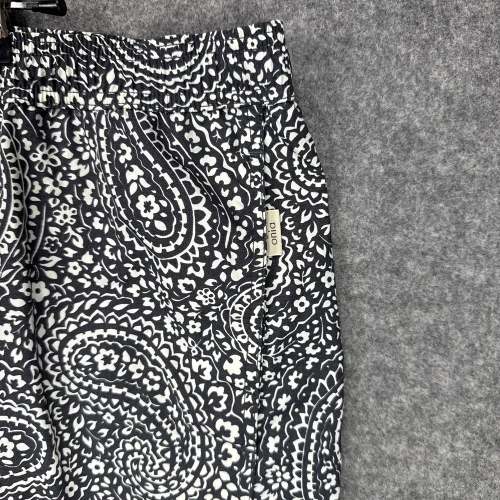 Onia these swim