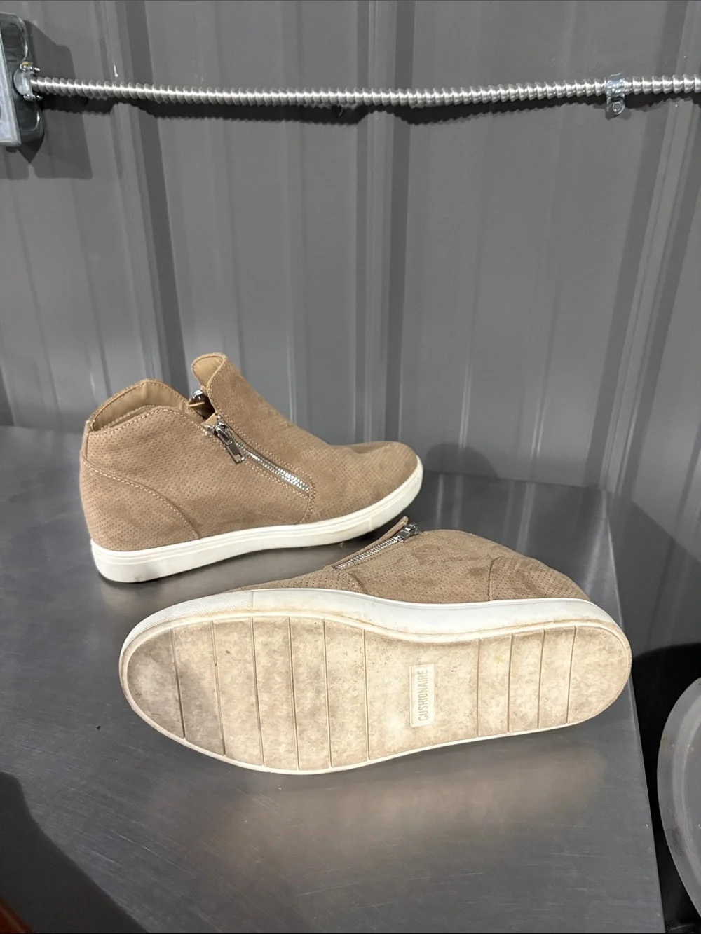 Cushionaire comfortable tan