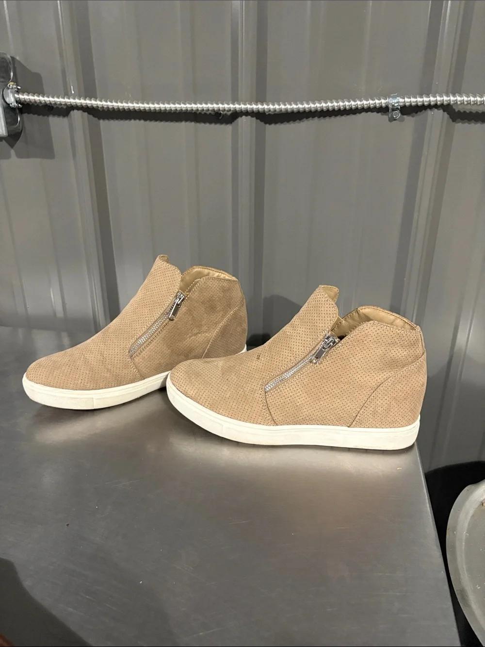 Cushionaire comfortable tan