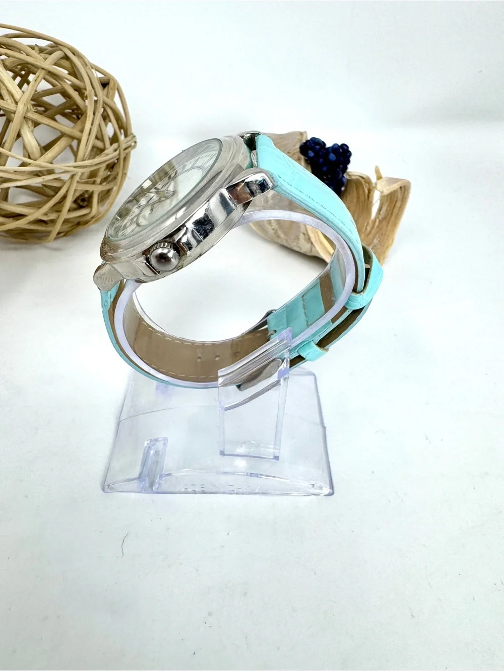 Avon featuring distinctive