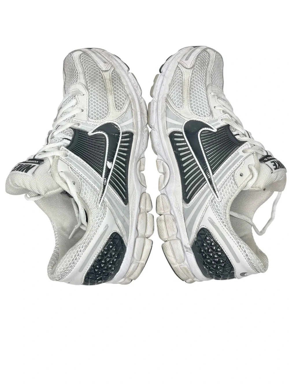 Nike Men’s Vomero 5 Sneakers
