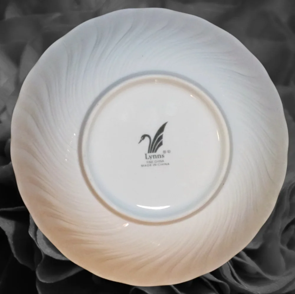 Lynns Fine China description  noble