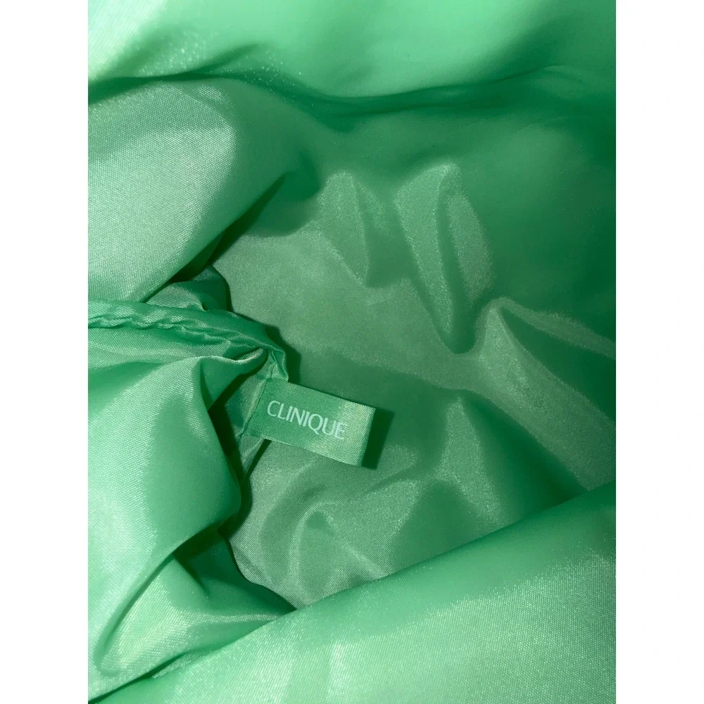 Clinique silver puffer