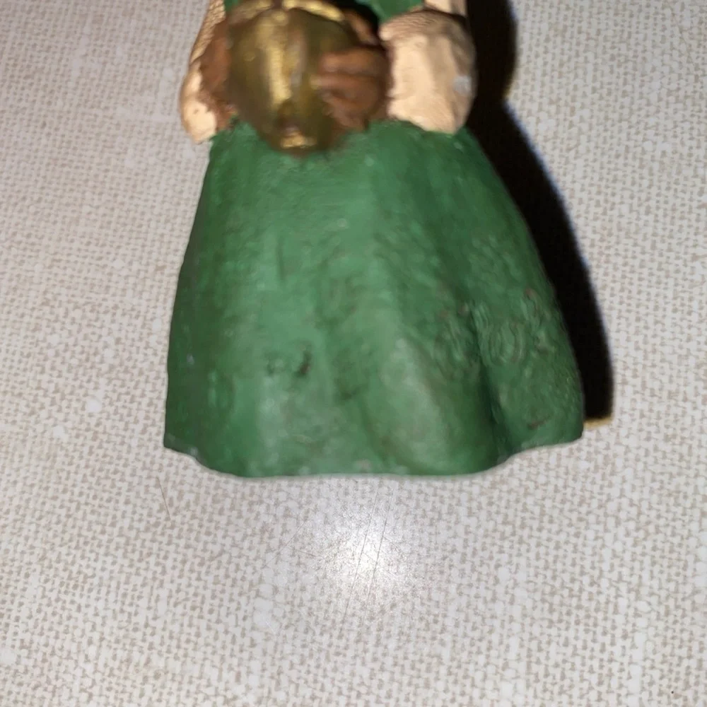 Tom Clark charming handcrafted
