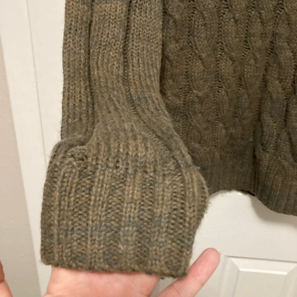 RAINFOREST sweater button