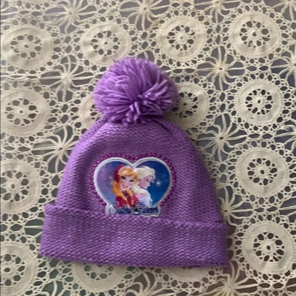 Disney “Frozen” Sisters Forever Winter Beanie Pre owned