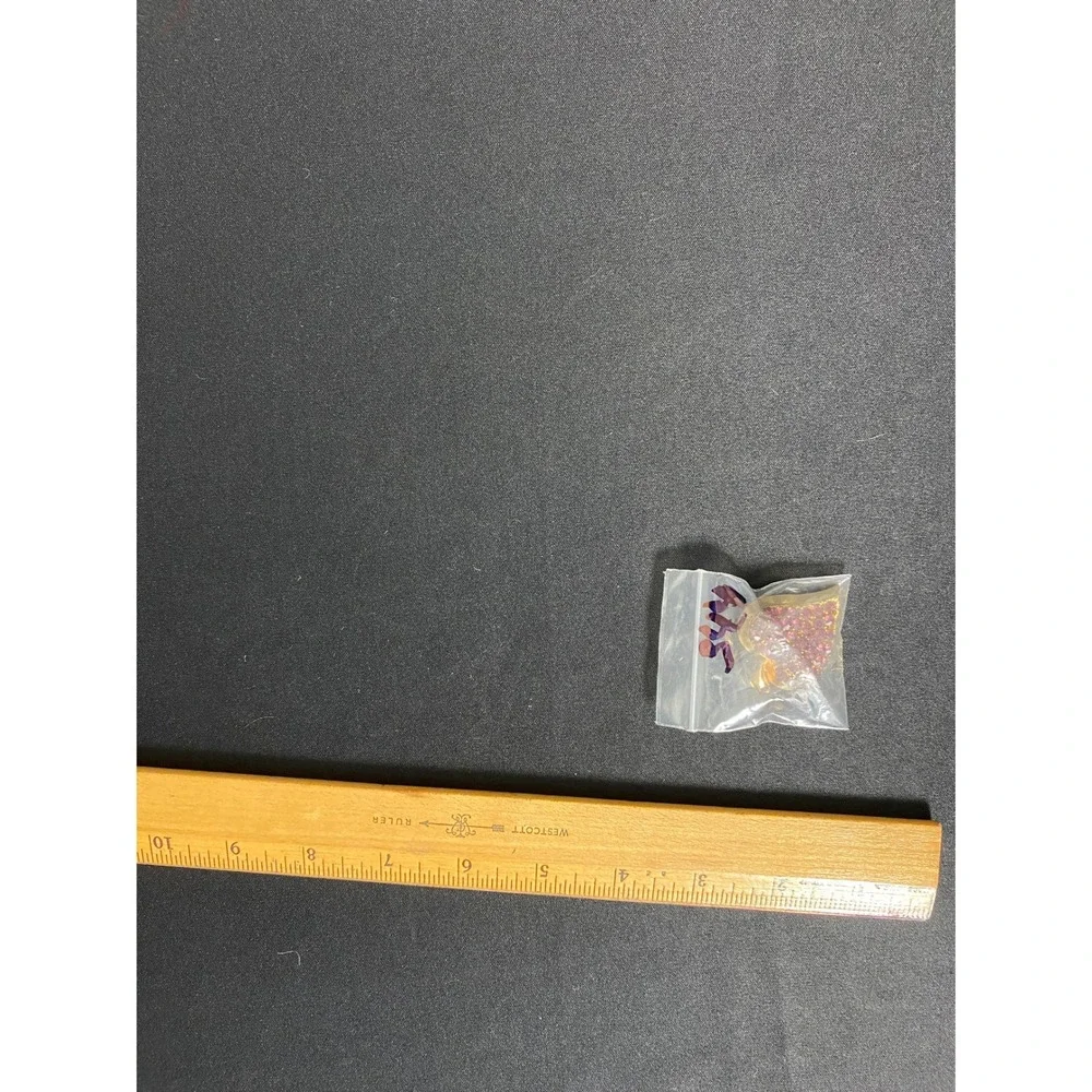 N/A material charm gold