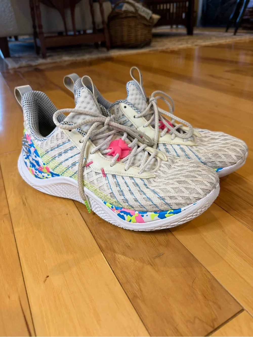Under Armour Curry Splash Party Basketball Sneakers Sz 10 Tan Blue Pink VGUC