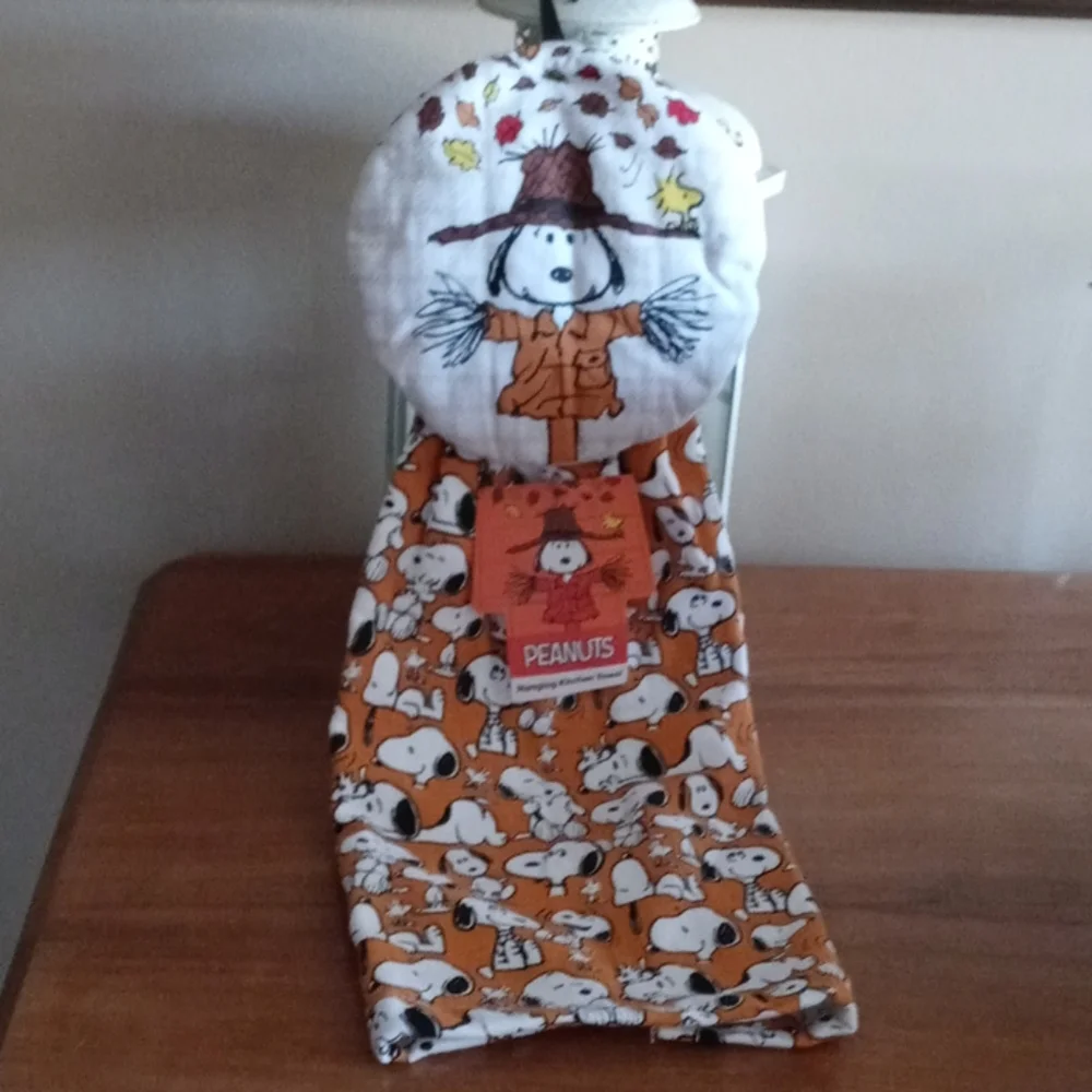 Snoopy fall hanging towel
