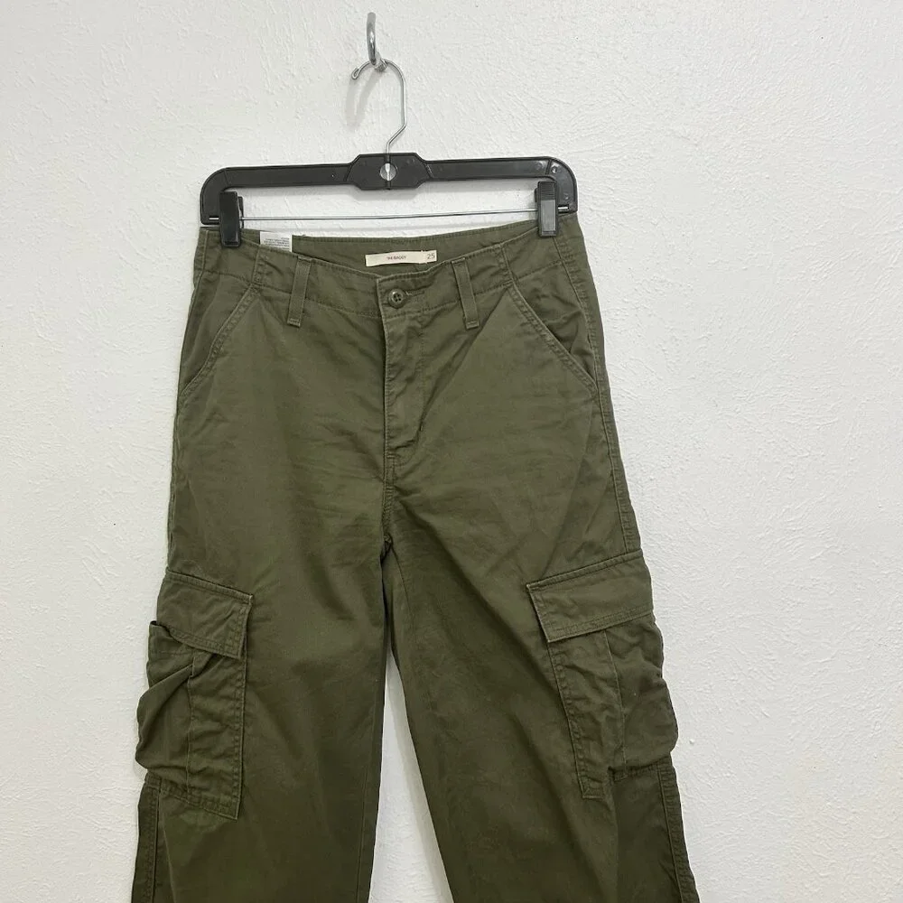 Levis details size