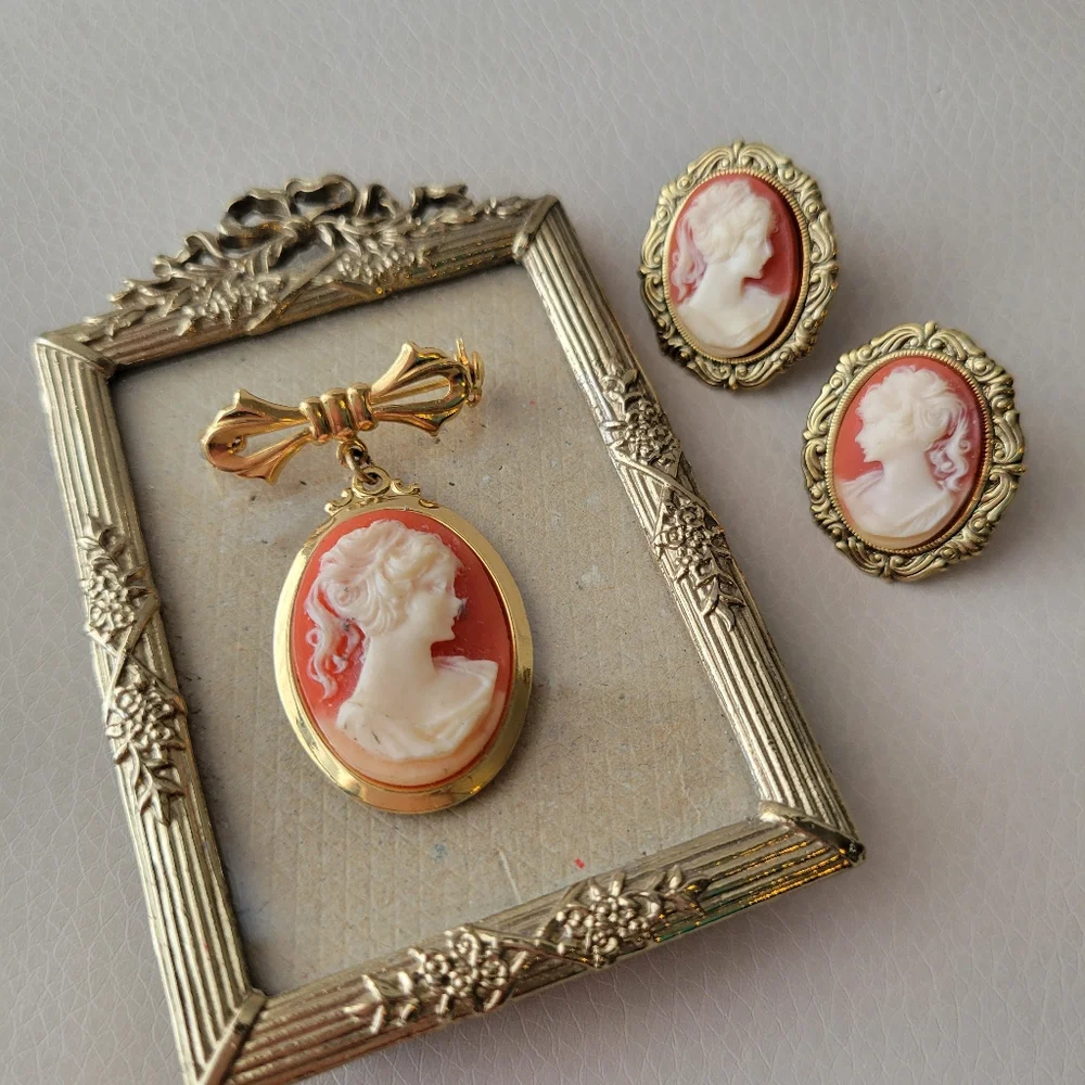 N/A elegant cameo
