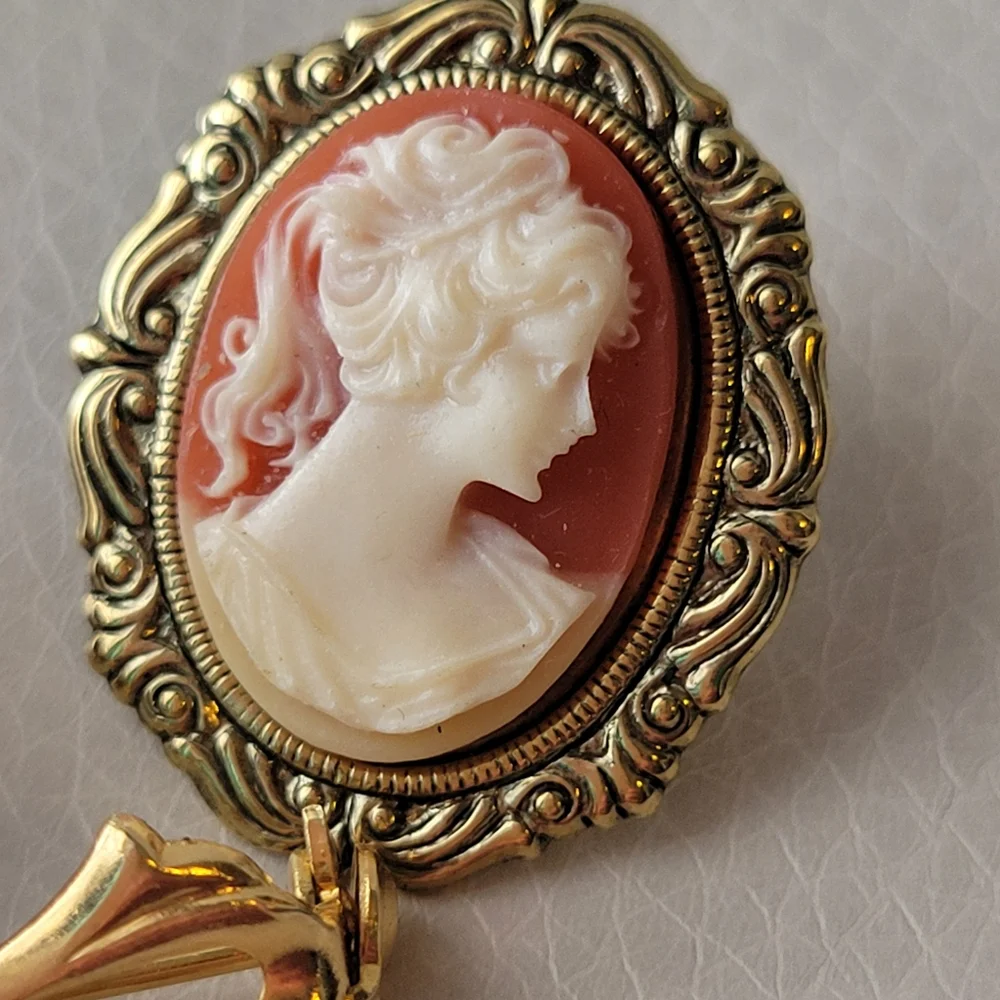 N/A elegant cameo
