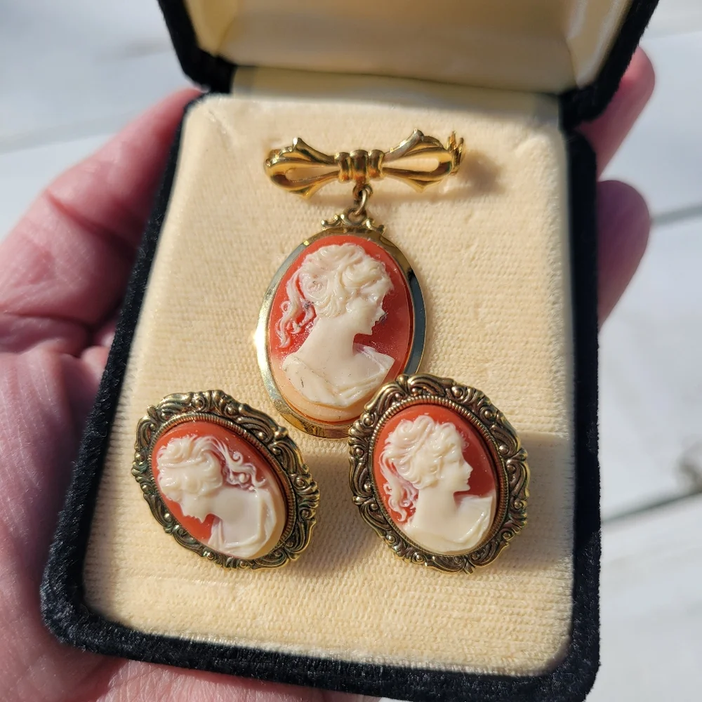N/A elegant cameo