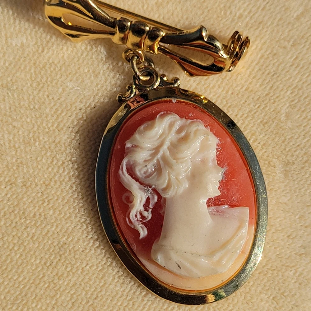 N/A elegant cameo
