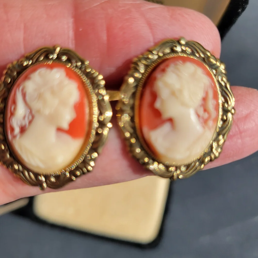 N/A elegant cameo