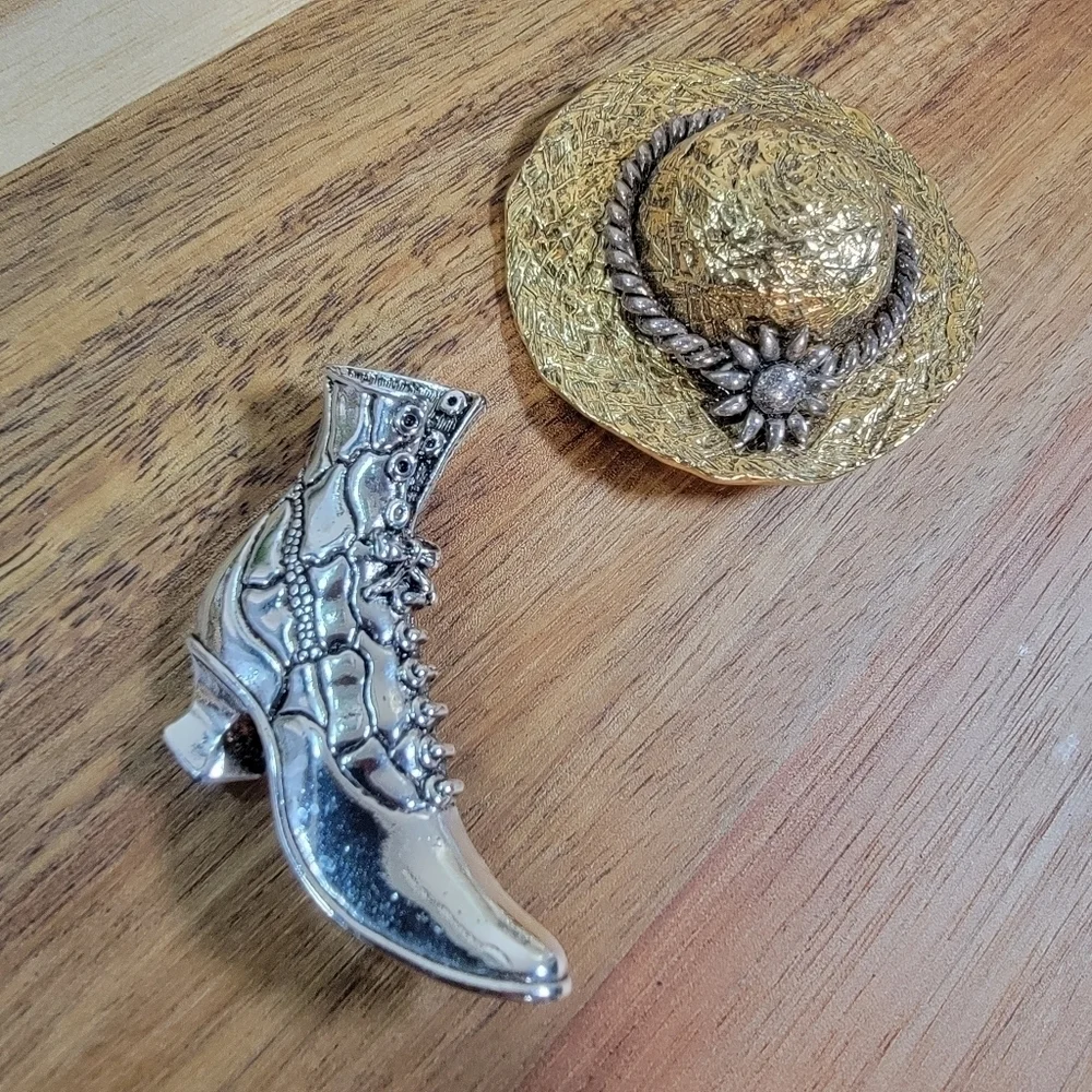 Vintage set brooches