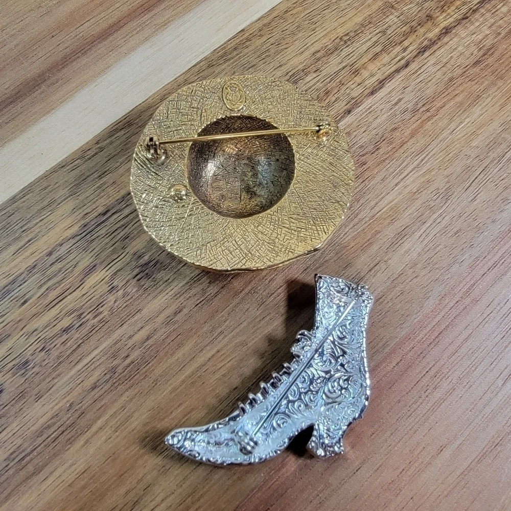 Vintage set brooches