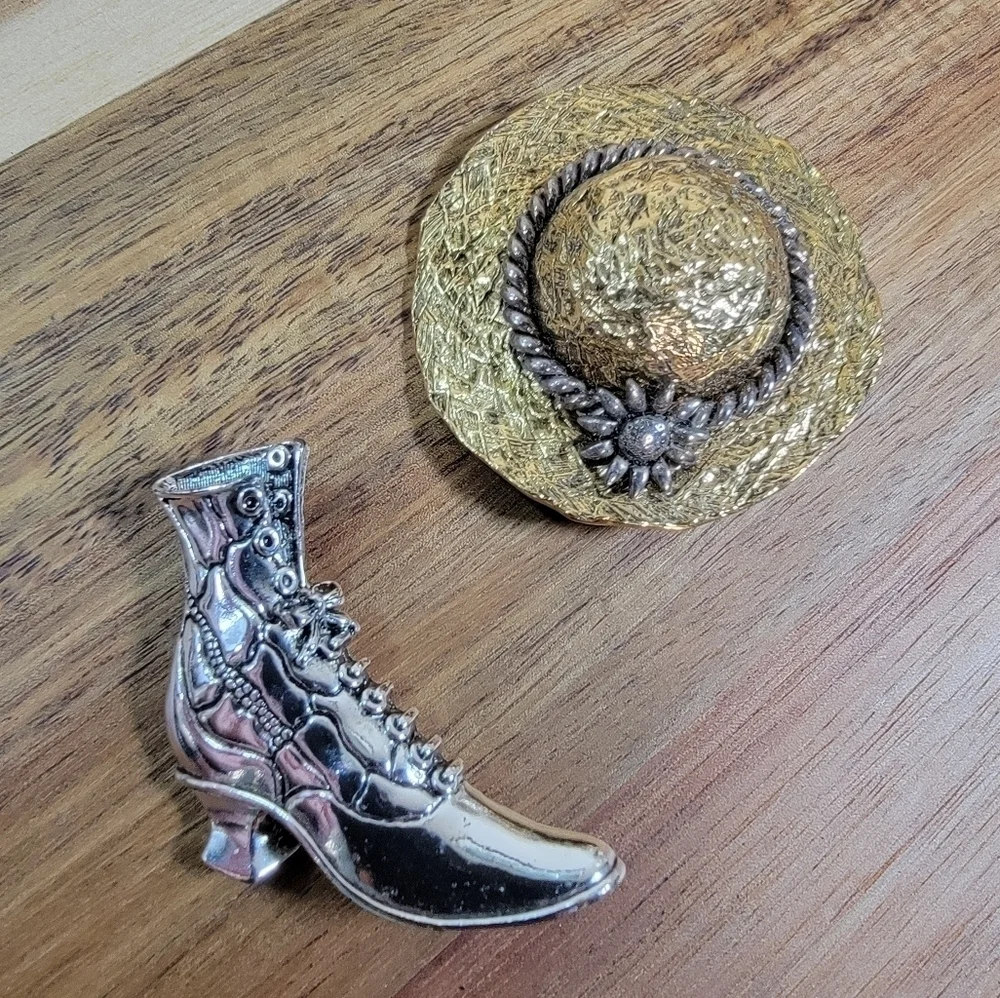 Vintage set brooches