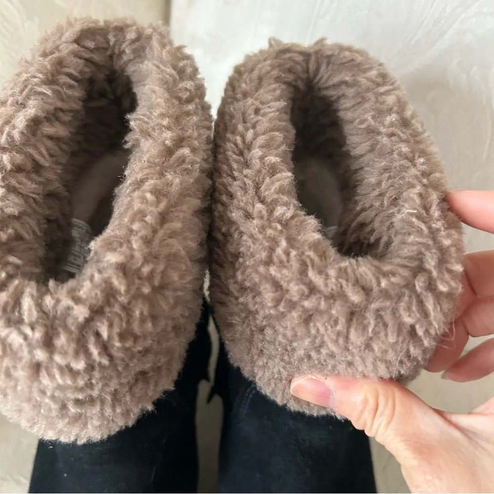 UGG new without