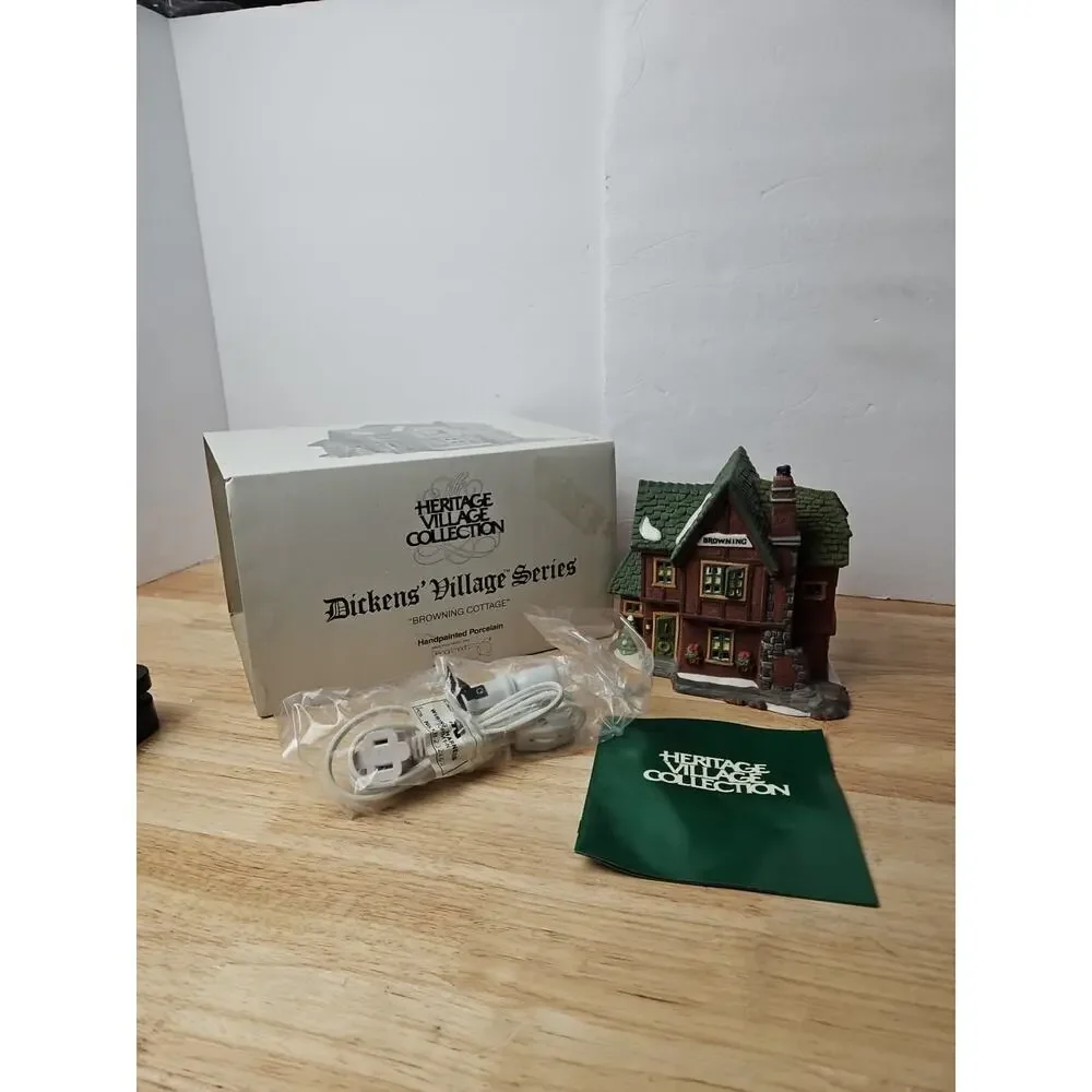 Dept 56 HVC Dickens‎ Village Series 
