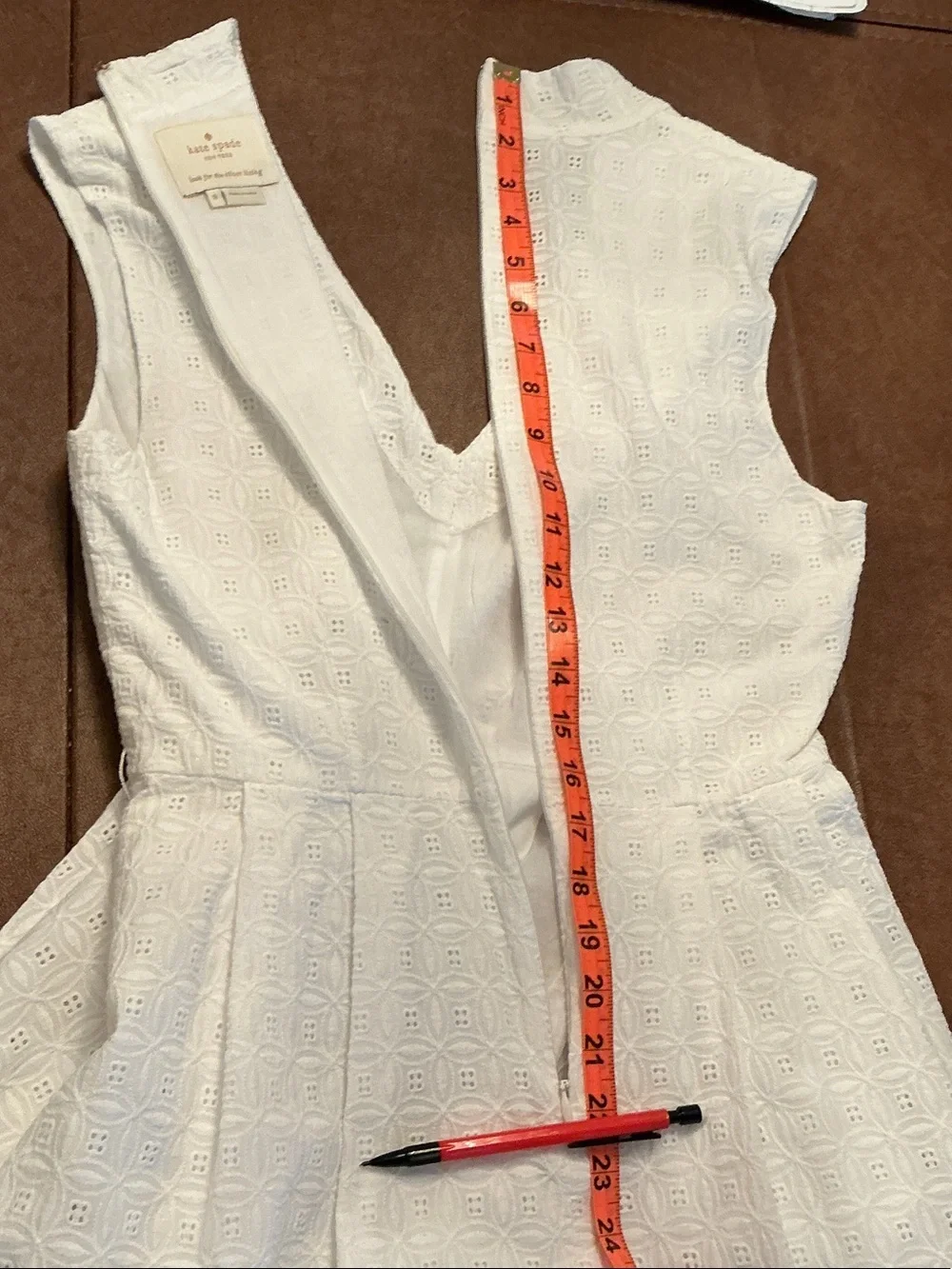 Kate Spade Sleeveless Embroidered White crochet knee length Babydoll Dress Sz 8