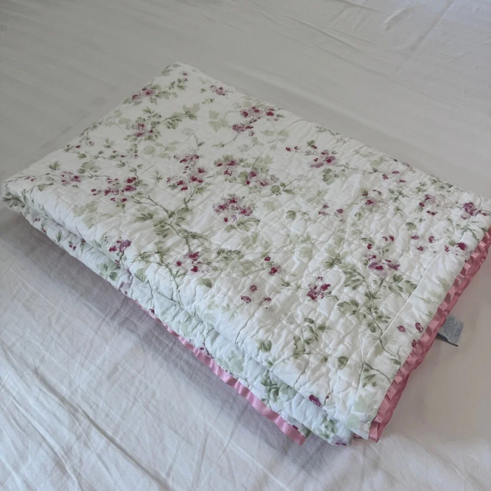 Simply Shabby Chic good minor