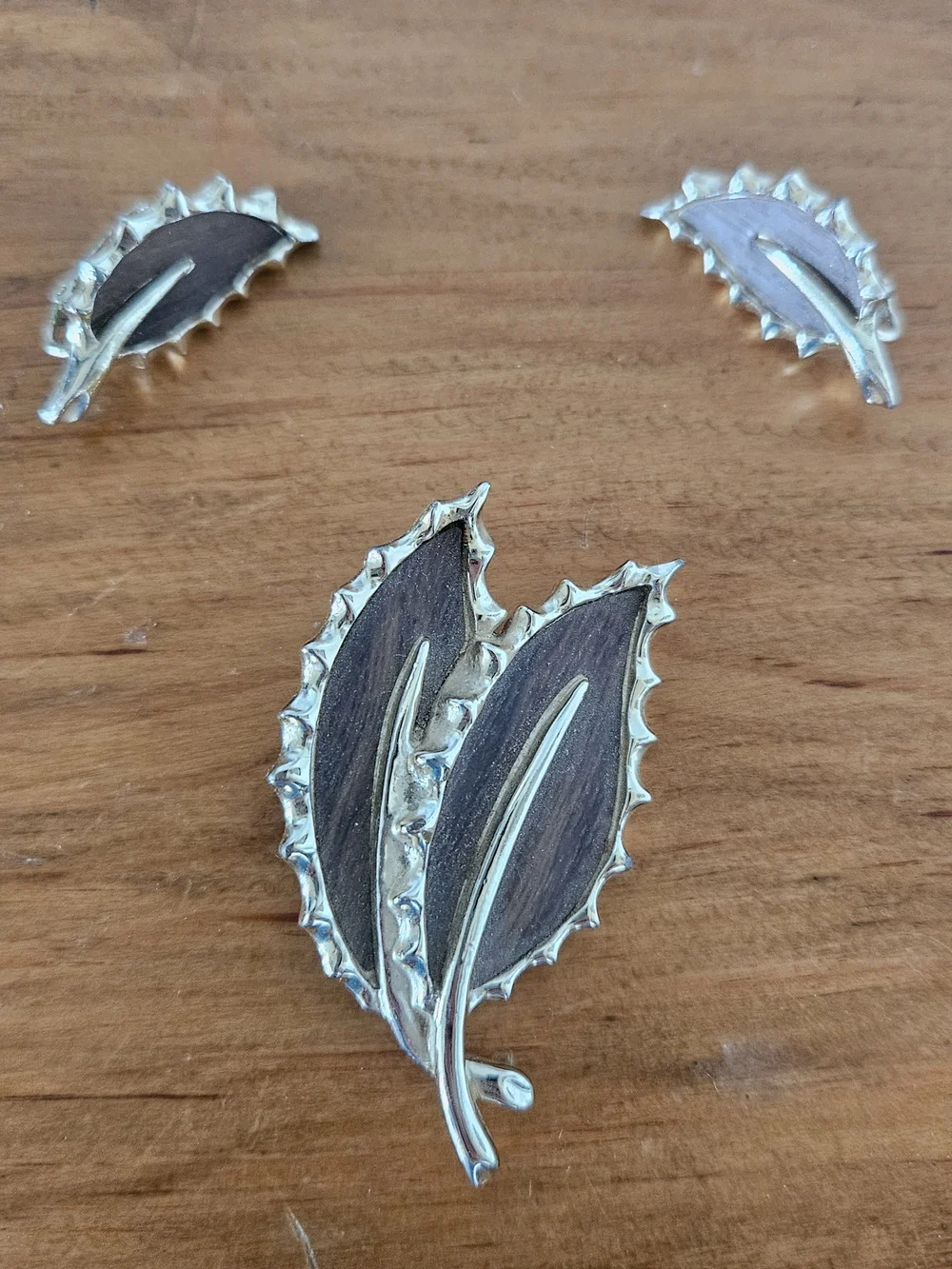 Sarah Coventry Gold-Tone Brooch and Earrings Set with Brown Enamel Leaves