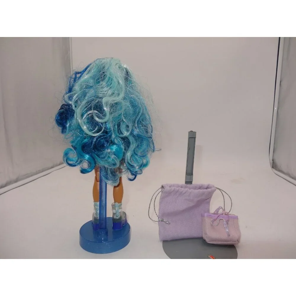 Rainbow High Winter Break Skyler‎ Bradshaw Blue Fashion Doll  New Purple Purse